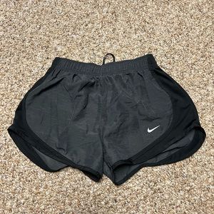 dark gray women’s nike shorts